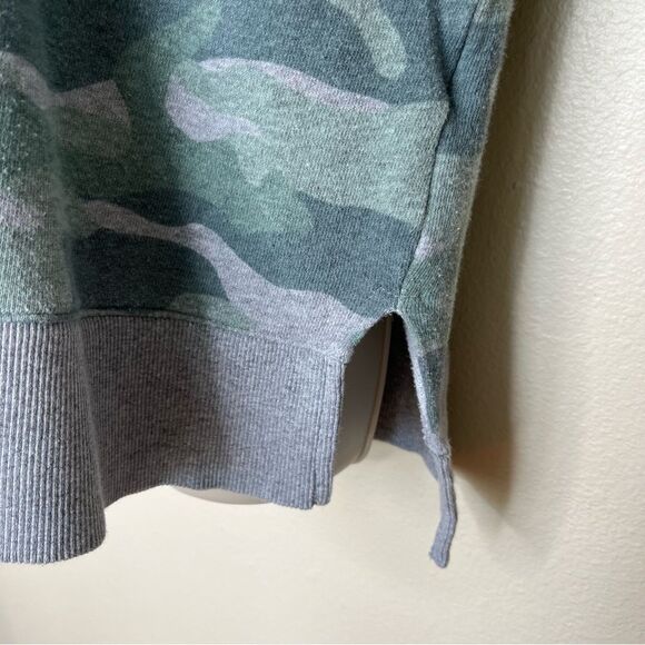 Time and Tru Green Gray Camo Split Side French Terry Sweatshirt Women XL 16 18 - Picture 5 of 13